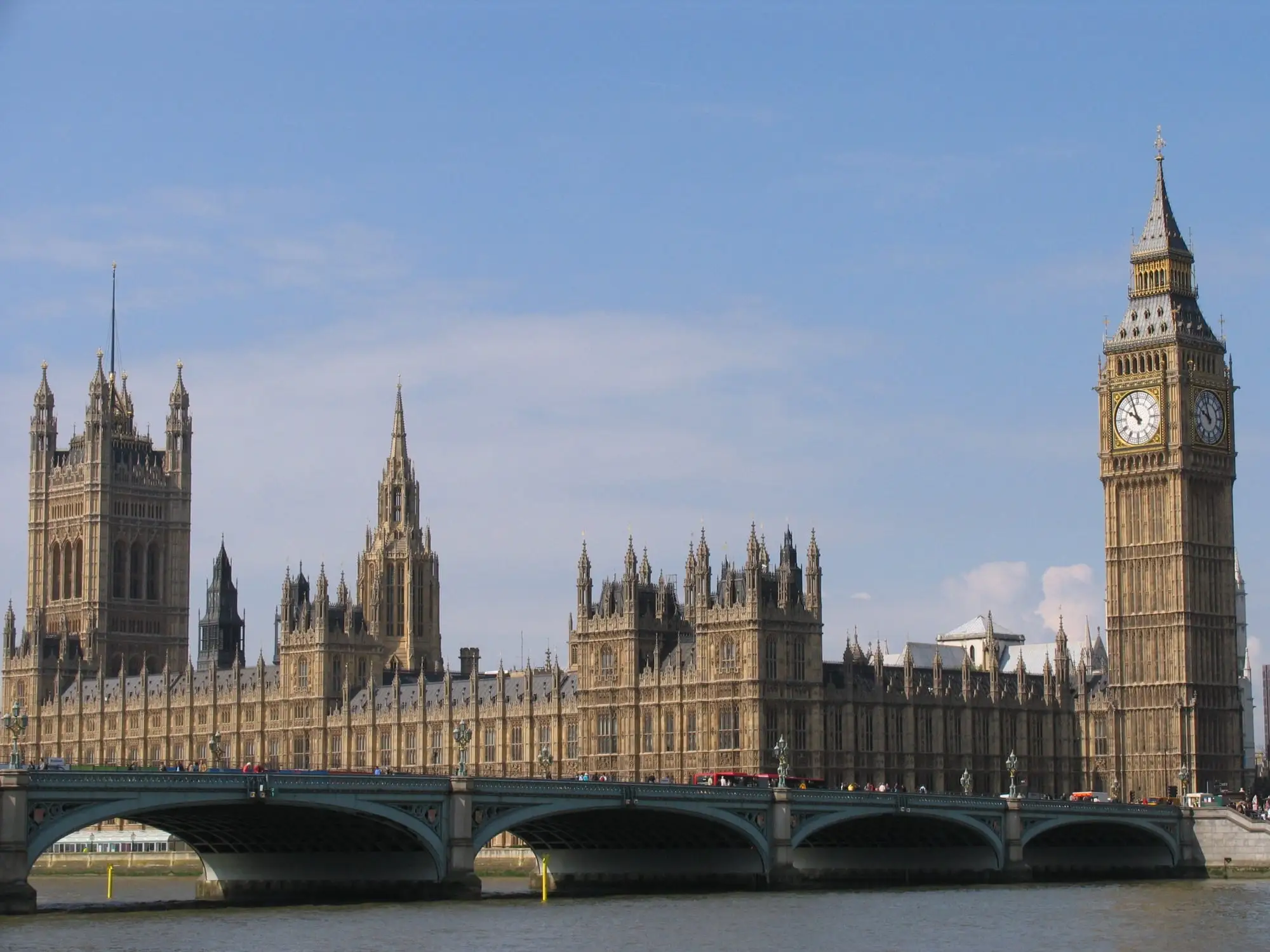 Big Ben und die Houses of Parliament in London an der Themse